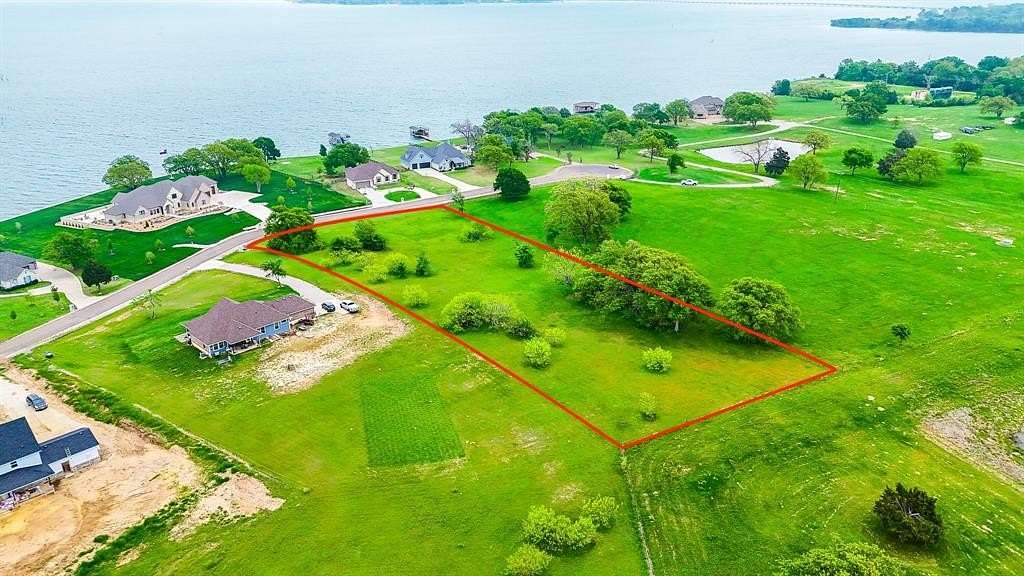 2 Acres of Residential Land for Sale in Corsicana, Texas