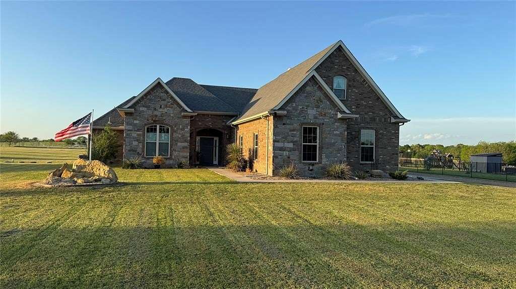 2.18 Acres of Land with Home for Sale in Farmersville, Texas