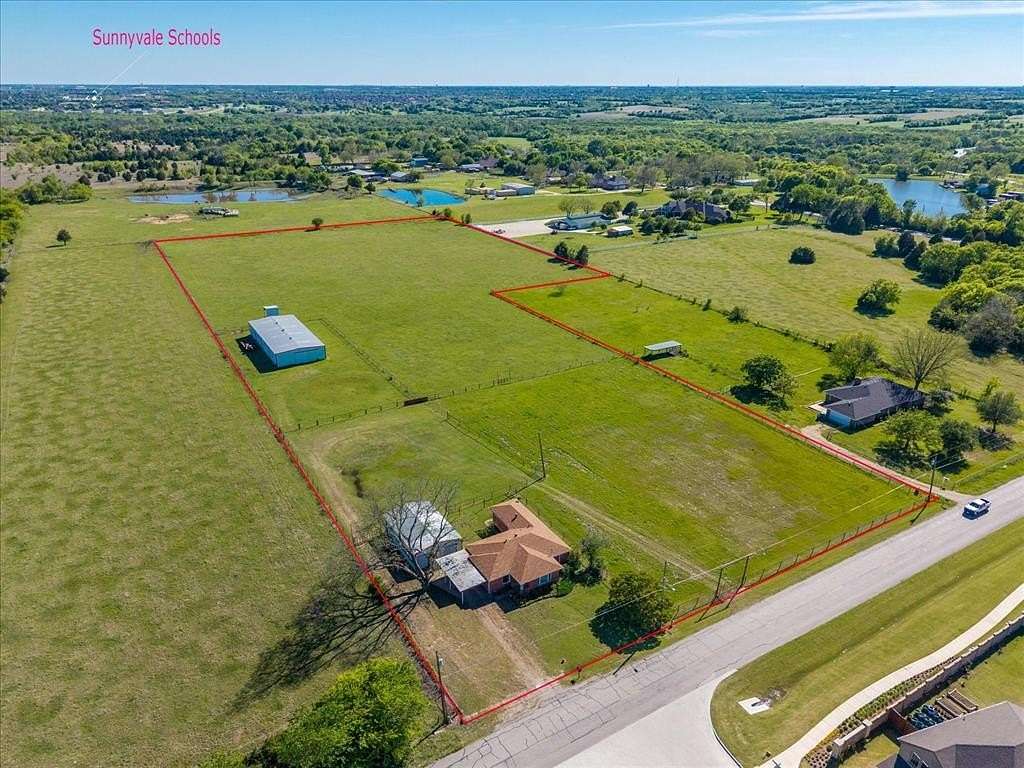 9 Acres of Land with Home for Sale in Sunnyvale, Texas