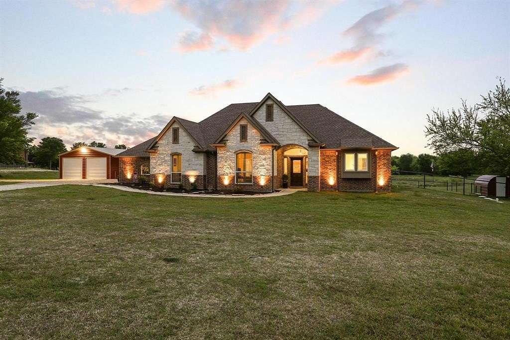 16 Acres of Recreational Land with Home for Sale in Quinlan, Texas