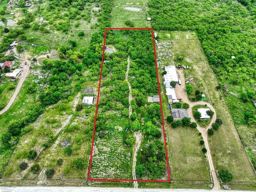 5 Acres of Residential Land for Sale in Rice, Texas