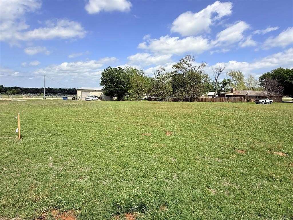 0.32 Acres of Residential Land for Sale in Bowie, Texas
