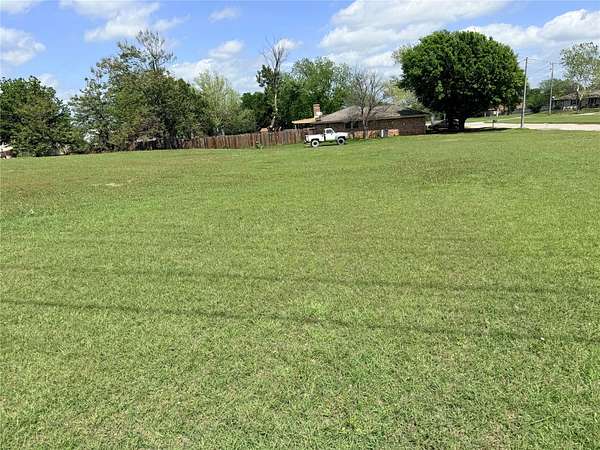 0.32 Acres of Residential Land for Sale in Bowie, Texas