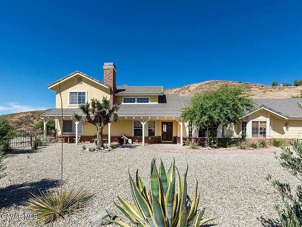 5 Acres of Land with Home for Sale in Agua Dulce, California
