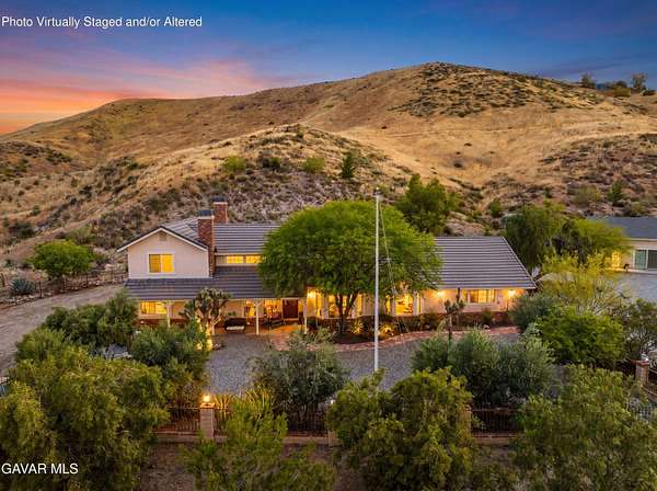 5 Acres of Land with Home for Sale in Agua Dulce, California