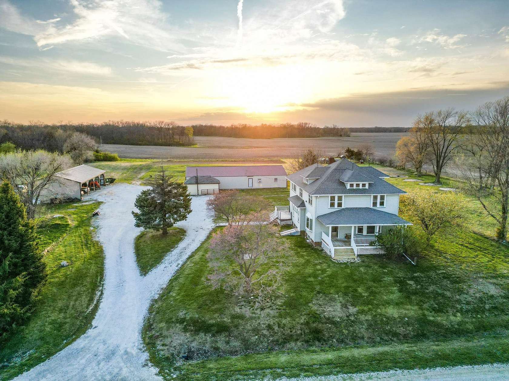 6.43 Acres of Land with Home for Sale in Tennessee, Illinois