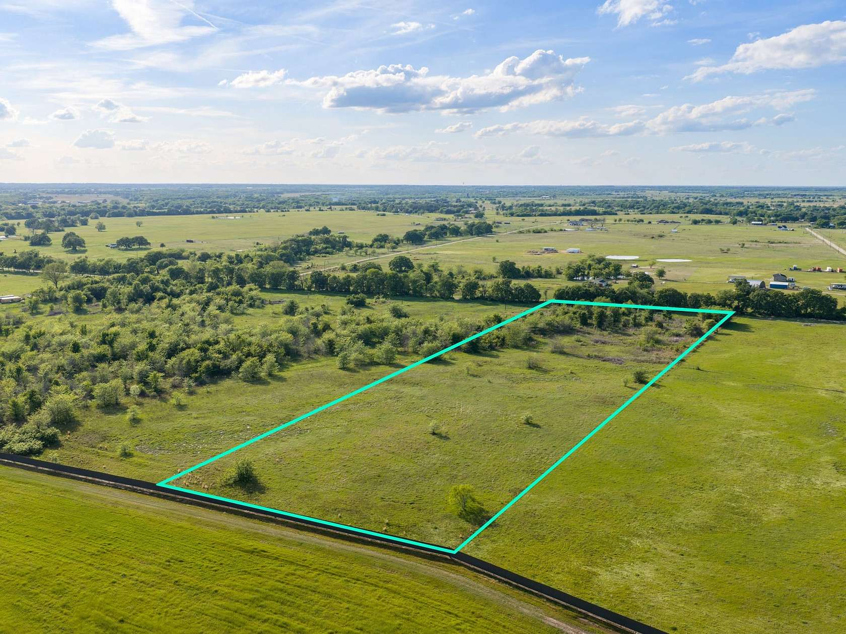 11 Acres of Recreational & Residential Land for Sale in Wills Point, Texas