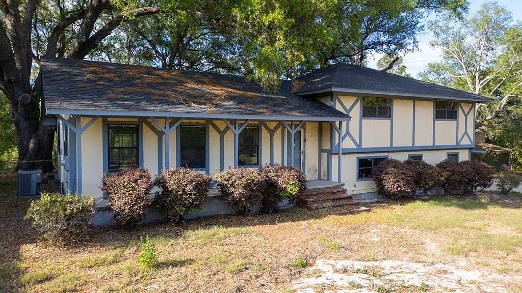 5.4 Acres of Land with Home for Sale in Baxley, Georgia