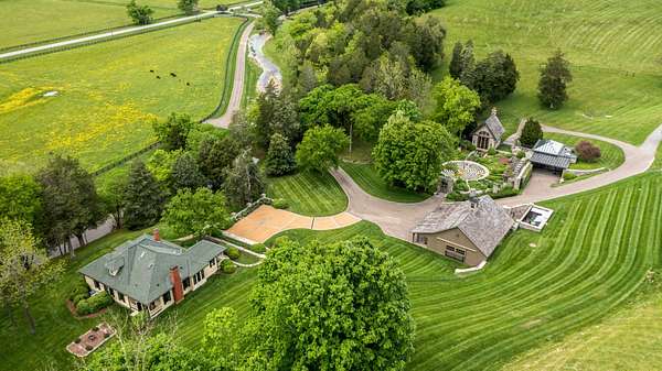 93.4 Acres of Agricultural Land with Home for Sale in Franklin, Tennessee