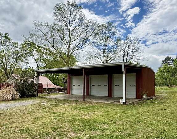 1.6 Acres of Land with Home for Sale in Dickson, Tennessee