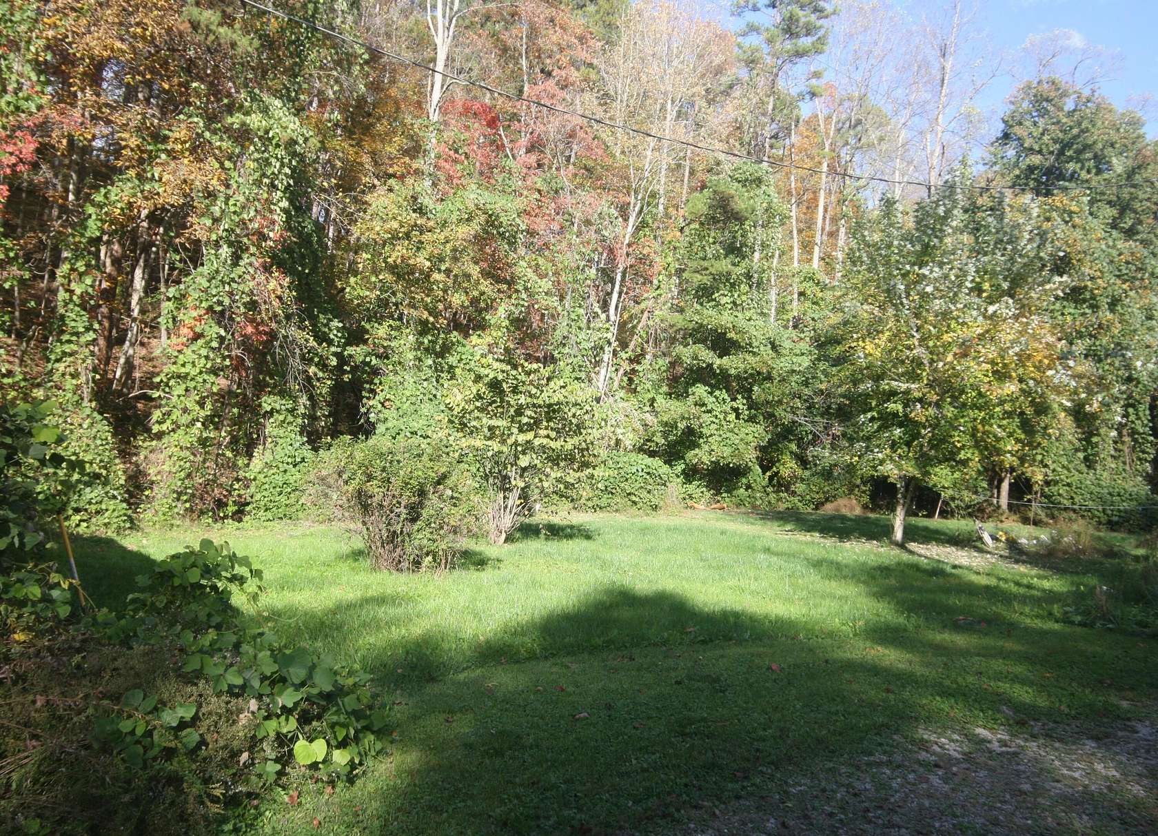 10 Acres of Land with Home for Sale in McKee, Kentucky