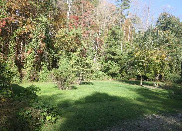 10 Acres of Land with Home for Sale in McKee, Kentucky