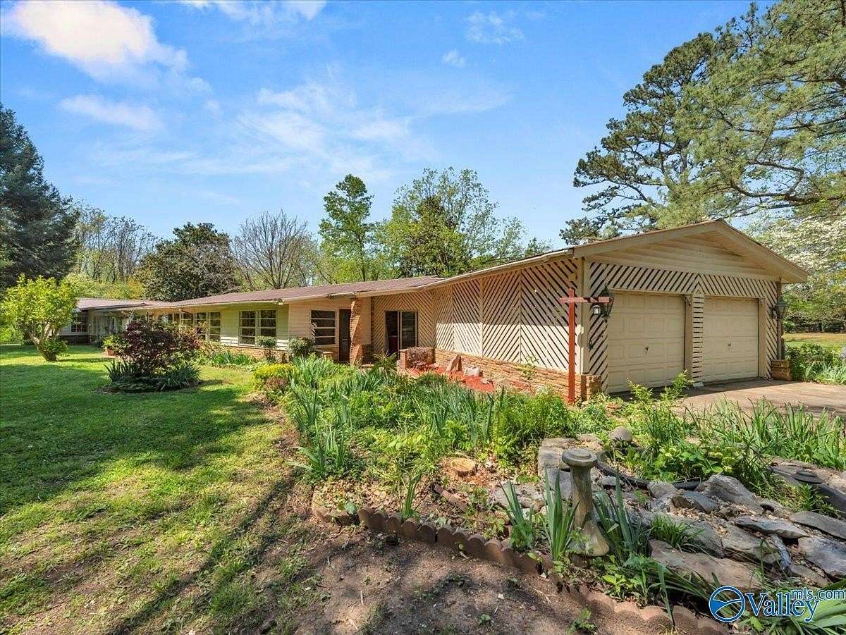 4 Acres of Land with Home for Sale in Fort Payne, Alabama