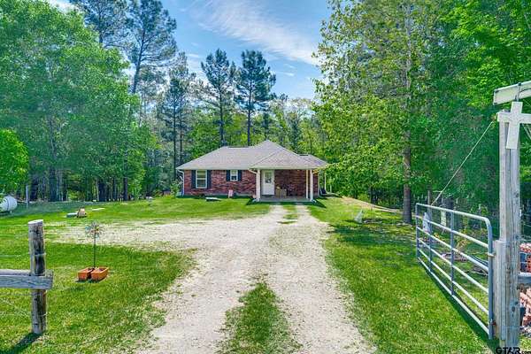 30 Acres of Land with Home for Sale in Palestine, Texas