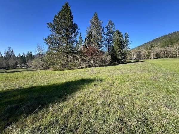 5 Acres of Residential Land for Sale in Grants Pass, Oregon