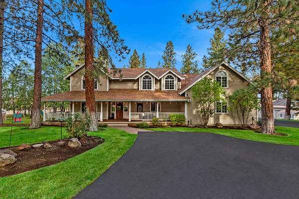 5.85 Acres of Land with Home for Sale in Sisters, Oregon