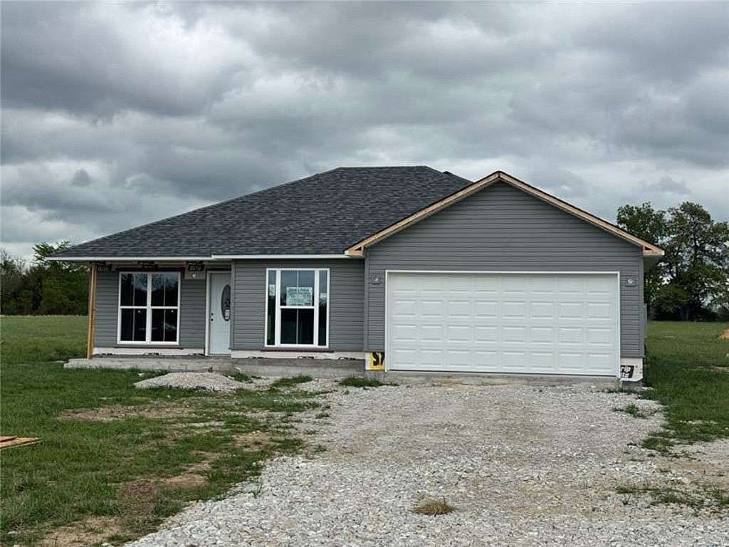 1.66 Acres of Land with Home for Sale in Harrison, Arkansas