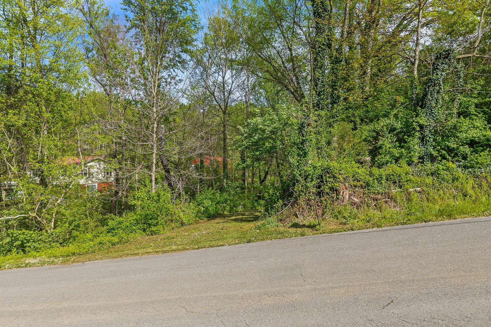 1.29 Acres of Residential Land for Sale in Sweetwater, Tennessee