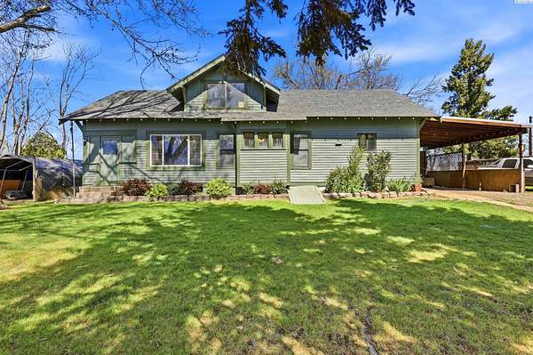 9.68 Acres of Land with Home for Sale in Granger, Washington