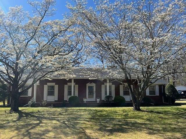 4.5 Acres of Land with Home for Sale in Cypress Inn, Tennessee