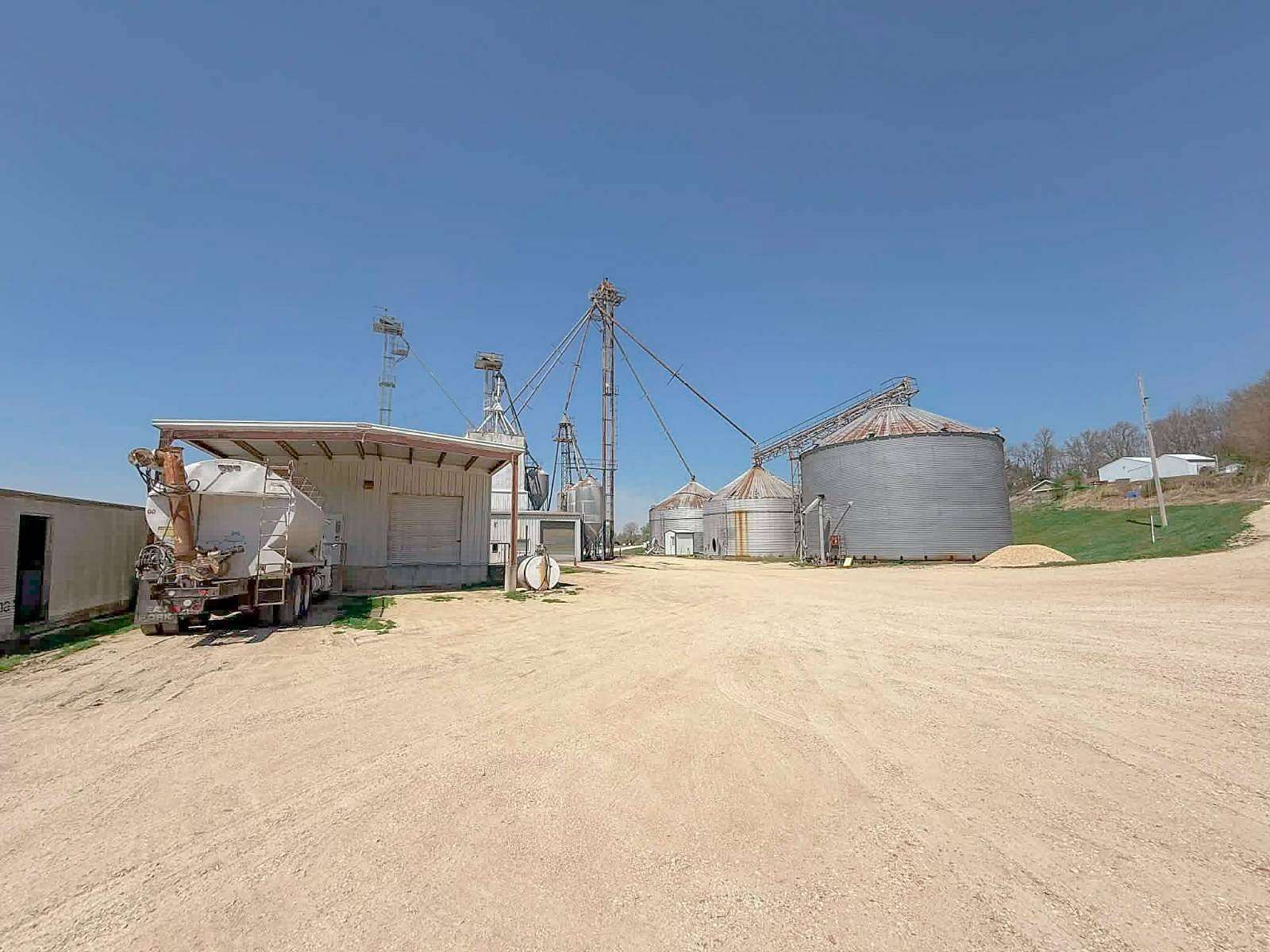 2 Acres of Commercial Land for Sale in Pleasant Hill, Illinois