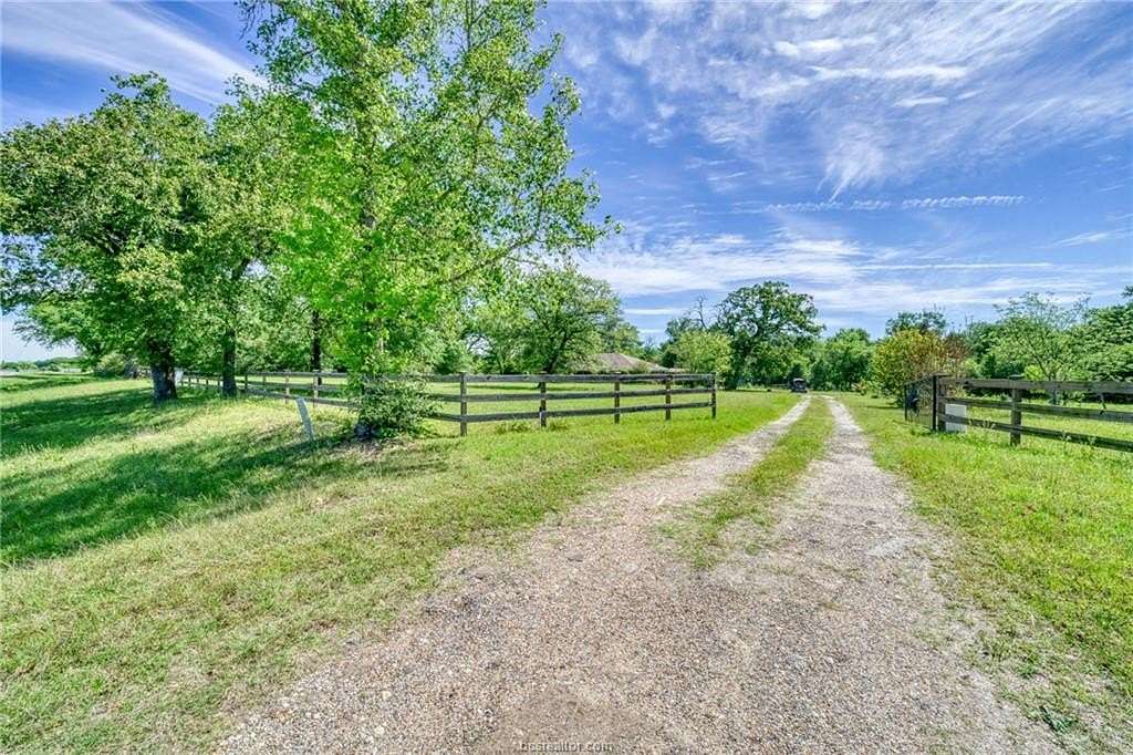 13.6 Acres of Land with Home for Sale in Midway, Texas