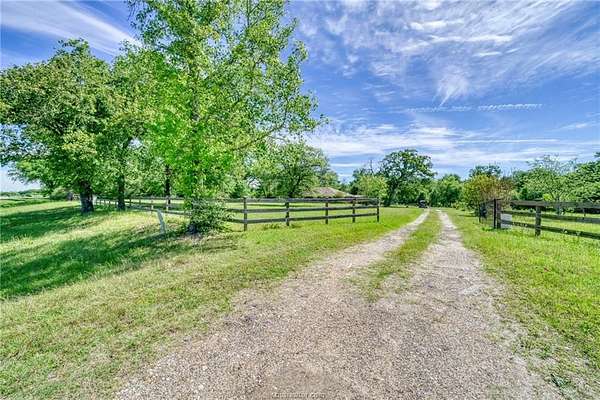 13.6 Acres of Land with Home for Sale in Midway, Texas