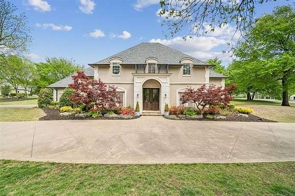 1.55 Acres of Land with Home for Sale in Tulsa, Oklahoma