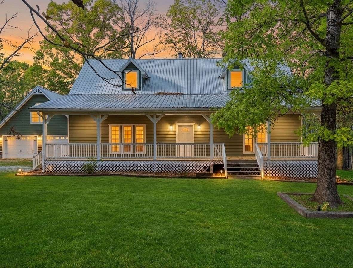 12 Acres of Agricultural Land for Sale in Centerville, Tennessee