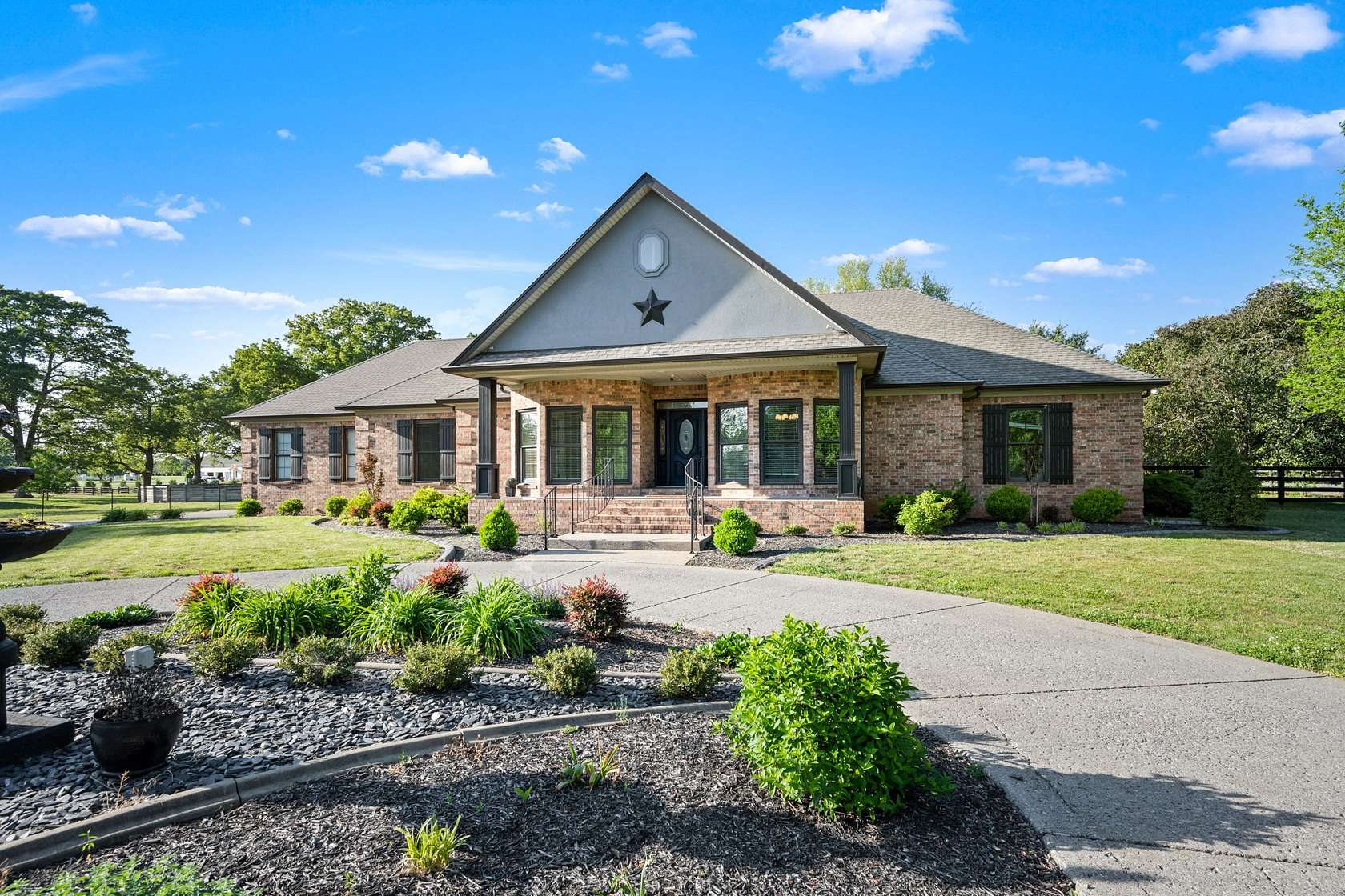 2.19 Acres of Land with Home for Sale in Murfreesboro, Tennessee