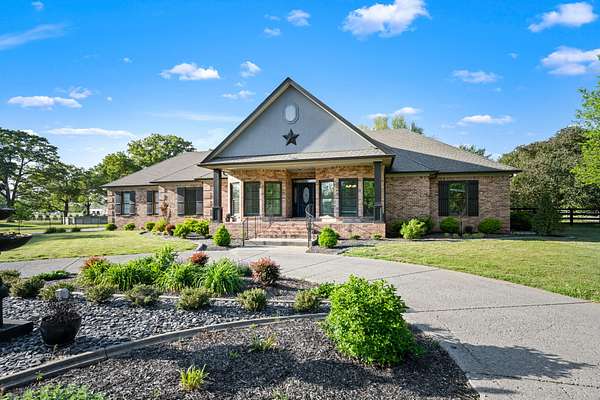 2.19 Acres of Land with Home for Sale in Murfreesboro, Tennessee