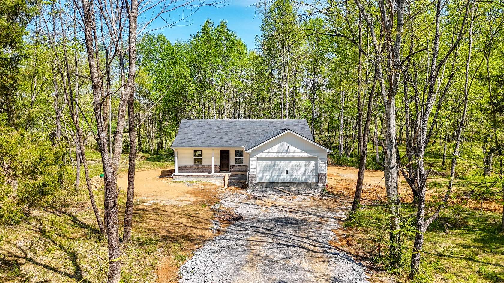 1.5 Acres of Land with Home for Sale in Dickson, Tennessee