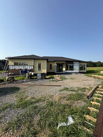 1.5 Acres of Land with Home for Sale in Clarksville, Tennessee