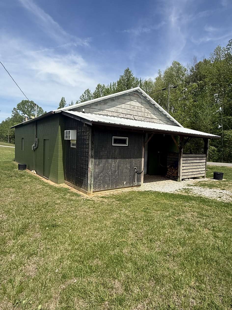 5.1 Acres of Residential Land for Auction in Walling, Tennessee