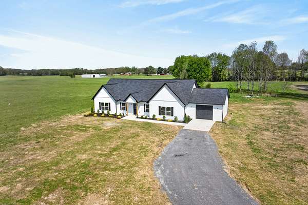 10 Acres of Land with Home for Sale in McMinnville, Tennessee