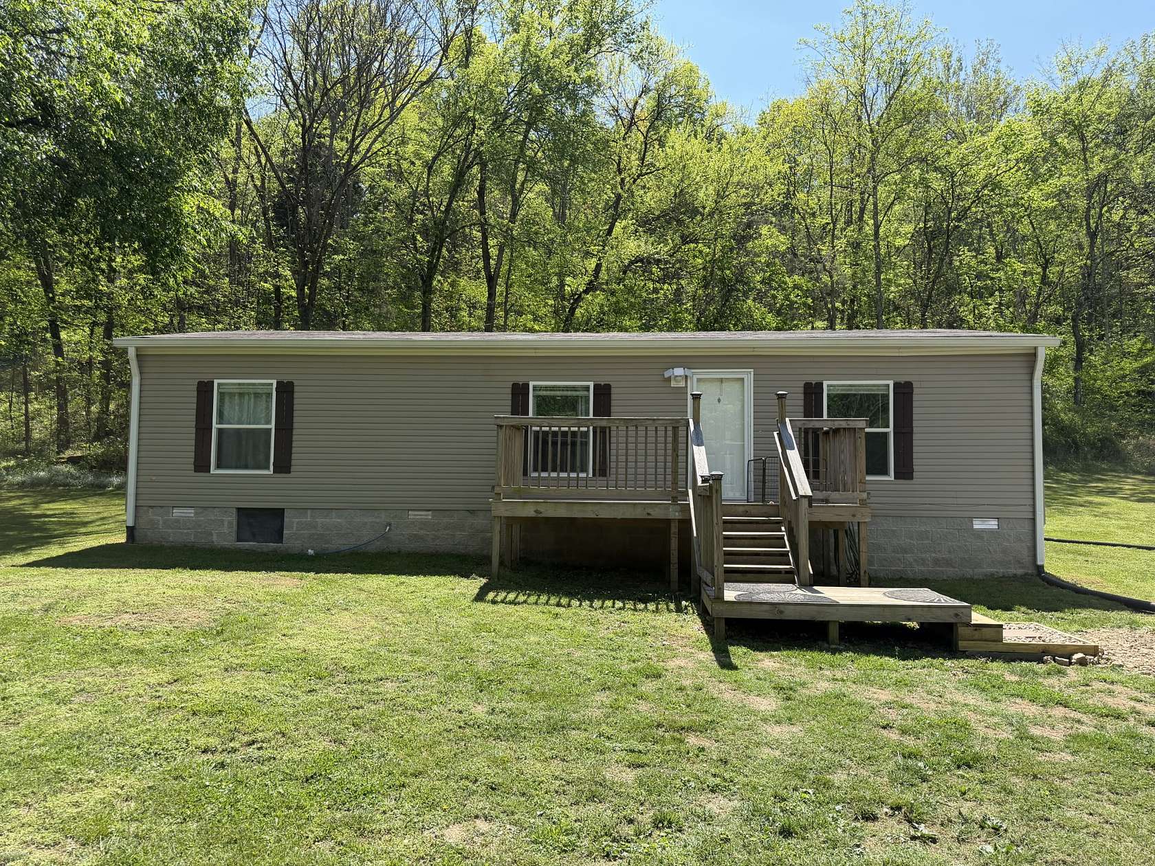 20 Acres of Recreational Land with Home for Sale in Westmoreland, Tennessee