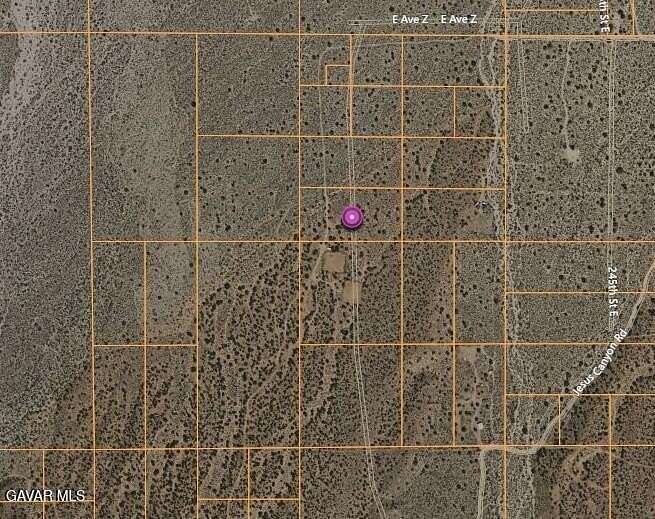 5.19 Acres of Land for Sale in Llano, California