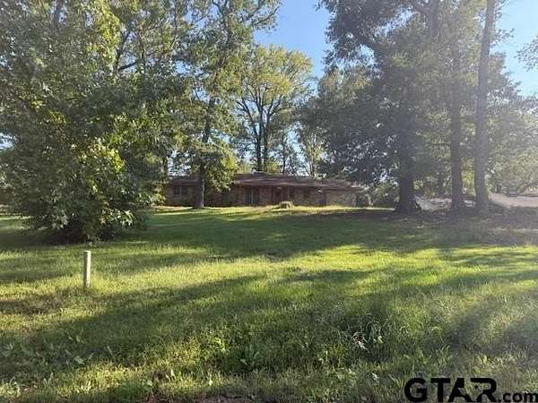 3.14 Acres of Improved Commercial Land for Sale in Lindale, Texas