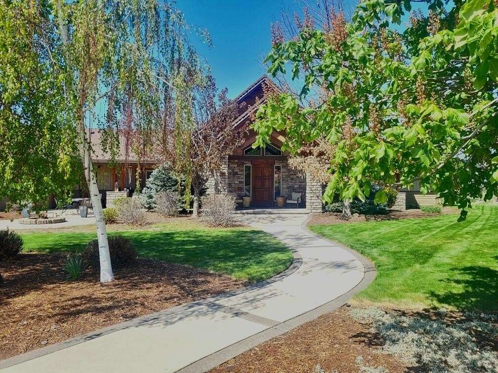 39.1 Acres of Agricultural Land with Home for Sale in Culver, Oregon
