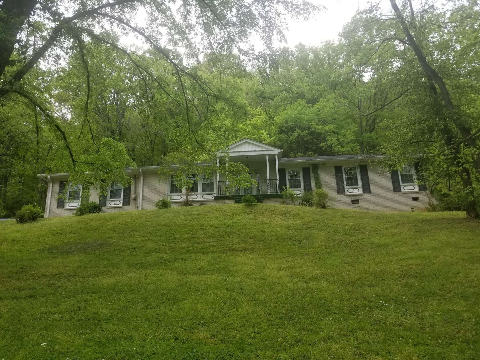 4.5 Acres of Land with Home for Sale in Brentwood, Tennessee