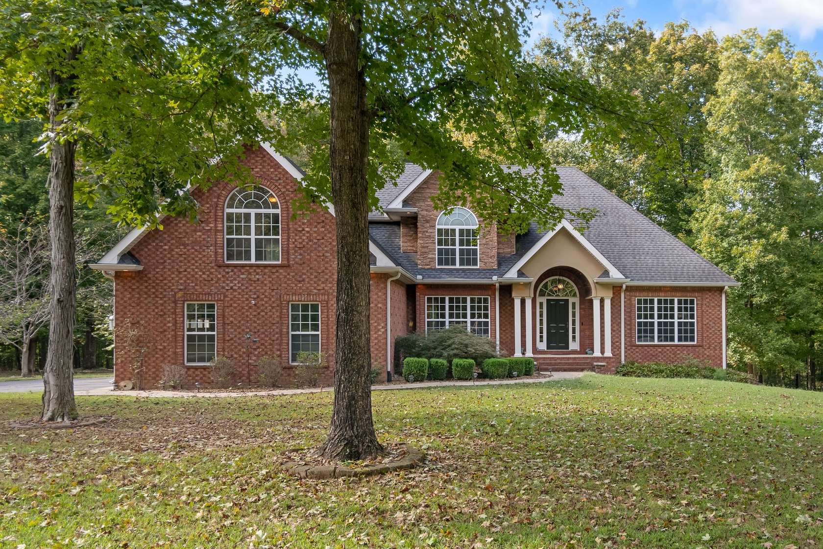 9 Acres of Land with Home for Sale in Springfield, Tennessee