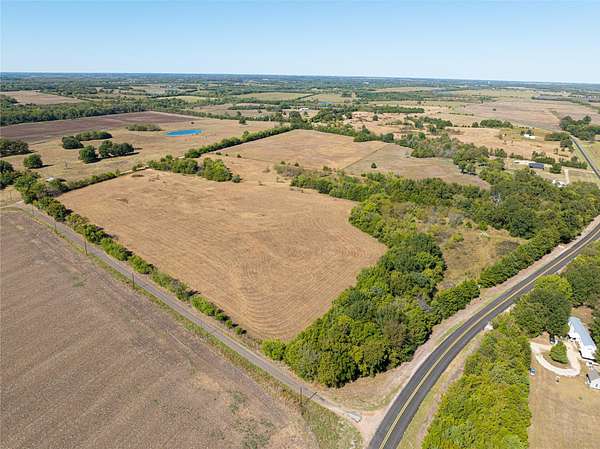 10 Acres of Land for Sale in Roxton, Texas