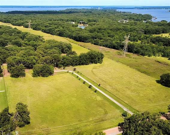 14.8 Acres of Land with Home for Sale in Malakoff, Texas