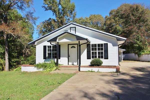 1.55 Acres of Land with Home for Lease in Brownsboro, Texas