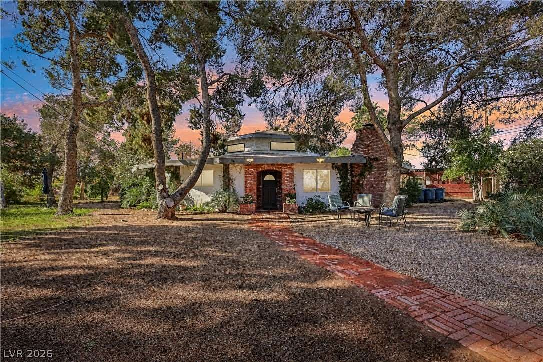 3.2 Acres of Land with Home for Sale in Las Vegas, Nevada