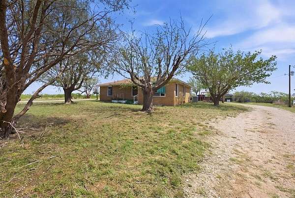 164 Acres of Land with Home for Sale in Colorado City, Texas