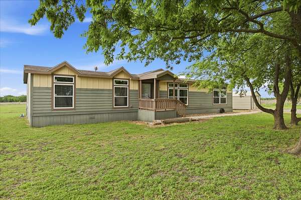 1.5 Acres of Land with Home for Sale in Celeste, Texas