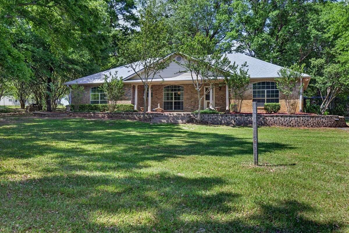 9 Acres of Land with Home for Sale in Mabank, Texas