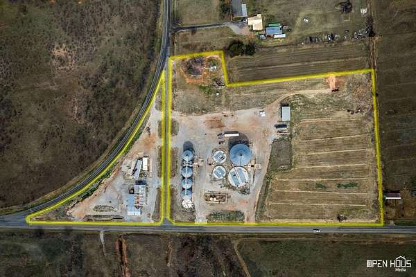 9.85 Acres of Commercial Land for Sale in Iowa Park, Texas