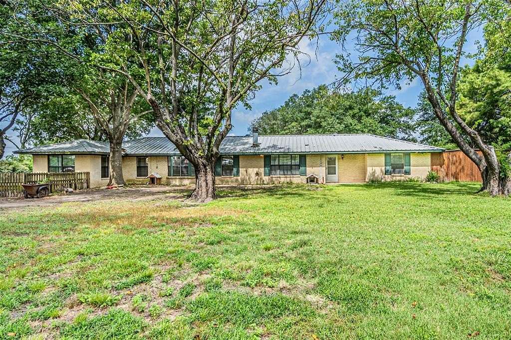 30 Acres of Agricultural Land with Home for Sale in Oak Ridge, Texas